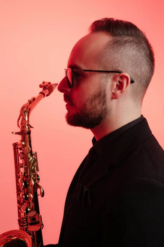 Соло на саксофоне и великолепный вид на город