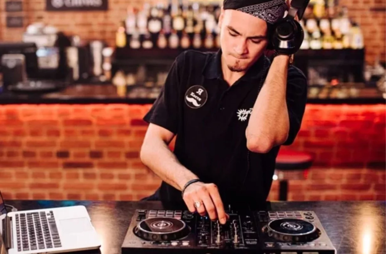 Dj-сет с 20:00 до 24:00