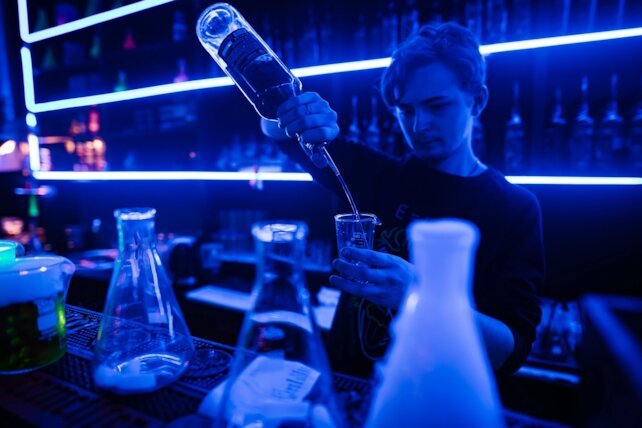 бар «Mendeleev Bar», Волна выходных