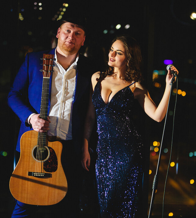 павлова & корунова певицы дуэт. дуэт м. дует м. дуэт черный и розовый. камеди батл 2013.