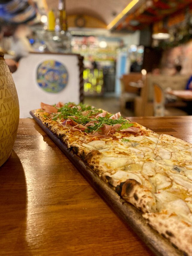 ресторан «Mario Trattoria», Метровая пицца