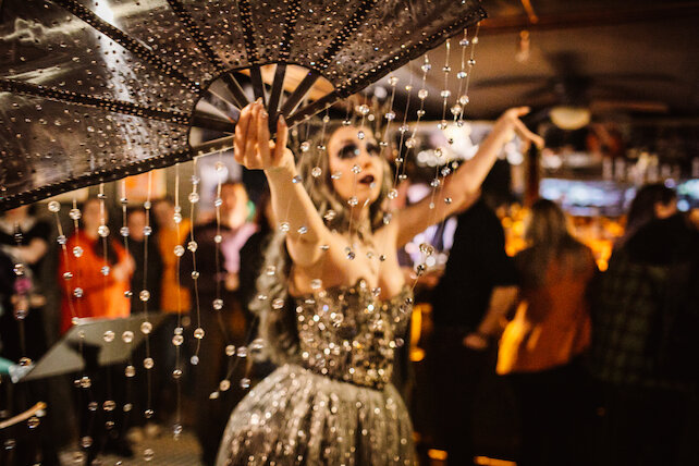 бар «The Bix», Burlesque Show