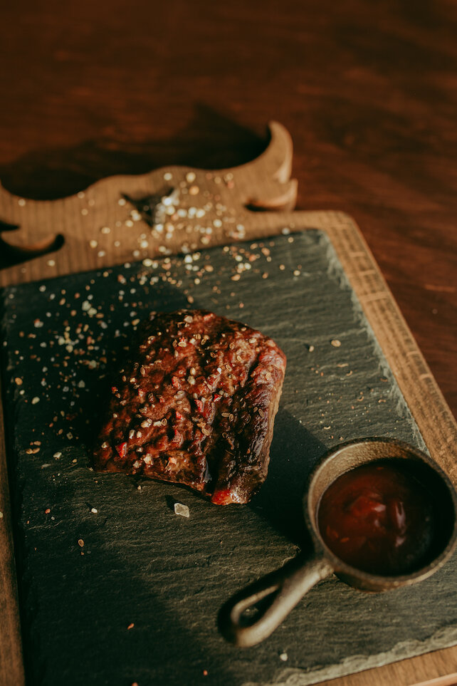 бар «Bullpen Bar», Steak o’clock весь день