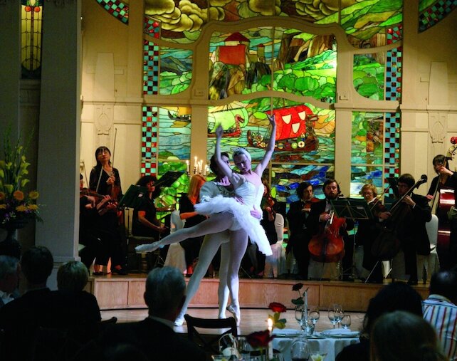 ресторан «Икорный бар», Ужин и балет — «В гостях у Щелкунчика»