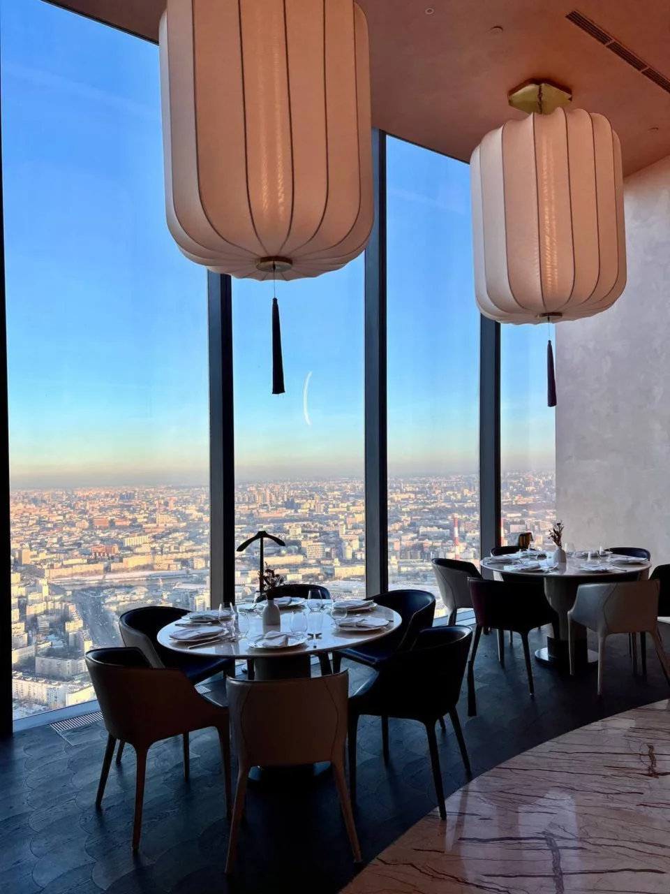 9 мая — в панорамном ресторане Mume на 90-м этаже башни Федерация