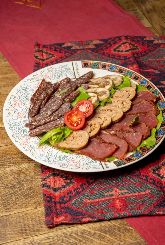 Мясная тарелка (бастурма,суджук, говяжий и куриный рулет) в ресторан Эривань