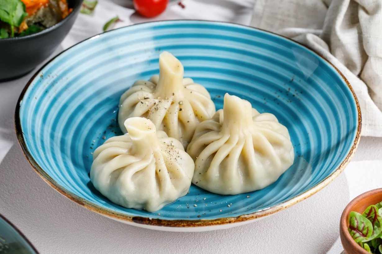 Хинкали со свининой и говядиной в ресторан Чайхана Пахвала & Вкусновица