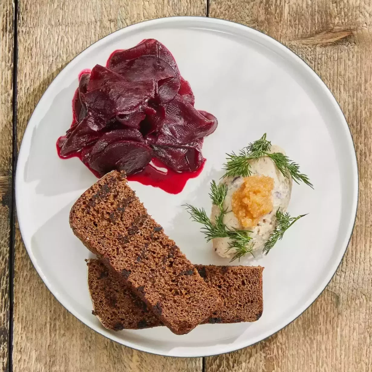 Форшмак с щучьей икрой, свёклой и бородинским хлебом в ресторан Банщики
