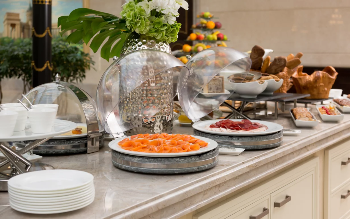 Шведский стол в ресторан The Lounge