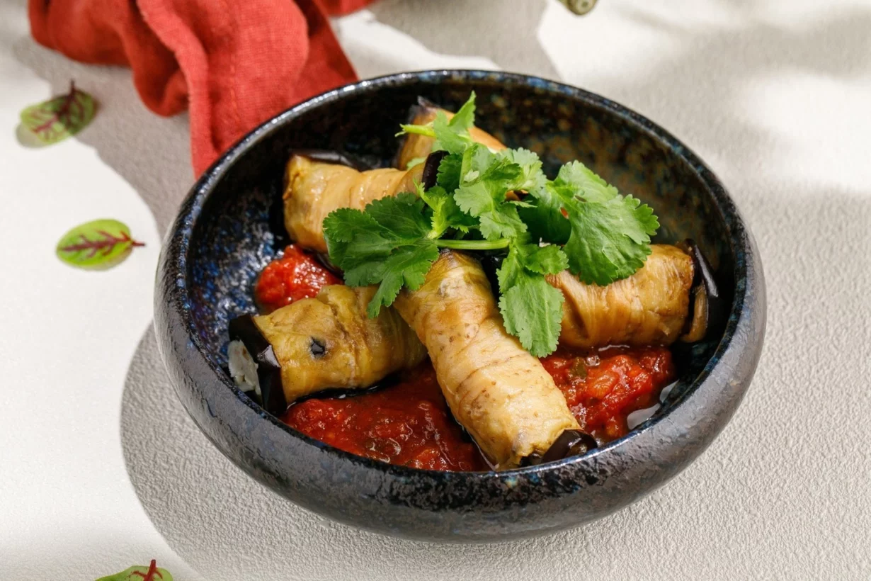 Рулетики из баклажанов с сыром и орехами в ресторан Чайхана Пахвала & Вкусновица