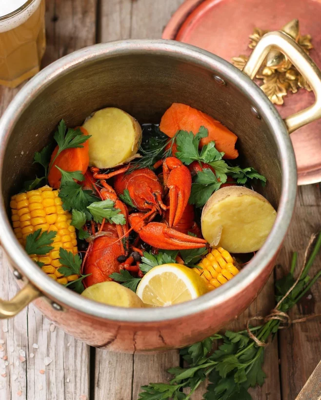 Раки с кукурузой и картофелем в ресторан Раковарня гастробар | караоке