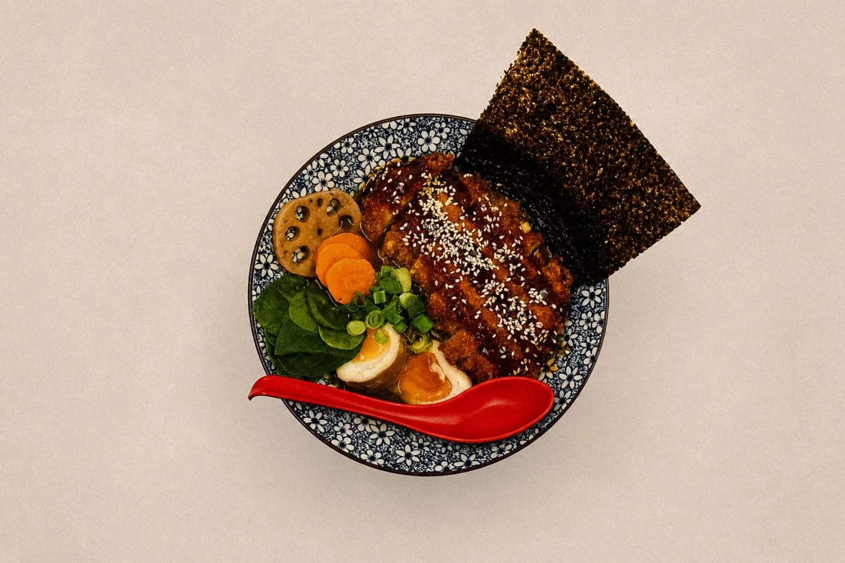 Пряный и неострый карри рамен с курицей кацу XL в кафе Дэсу