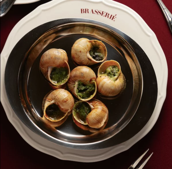 Улитки по-бургундски в ресторан Brasserie by Academia
