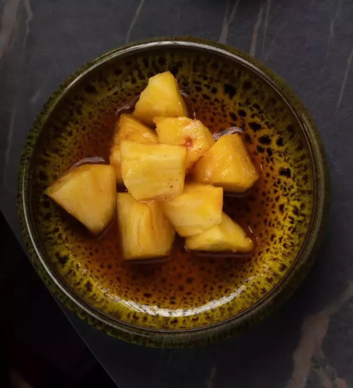 Ананас кимчи в ресторан HEDO