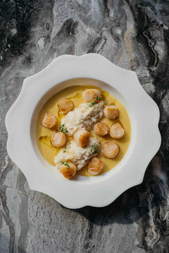 Гребешки с цветной капустой в ресторан Lele Kitchen & Wine