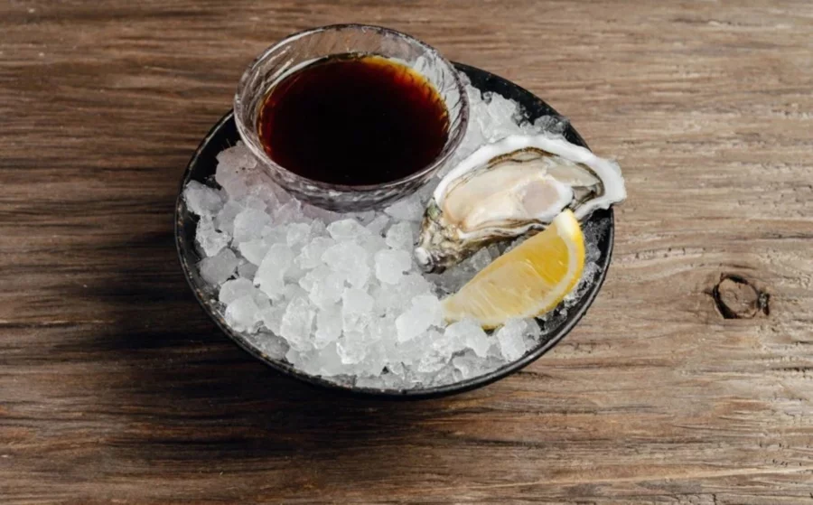 Устрицы Джоли 1шт в ресторан Ikura Izakaya Nikkei by WRF