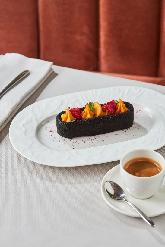 Мусс из халвы с мятным соусом и кремом из кураги в ресторан Особняк Юргенса