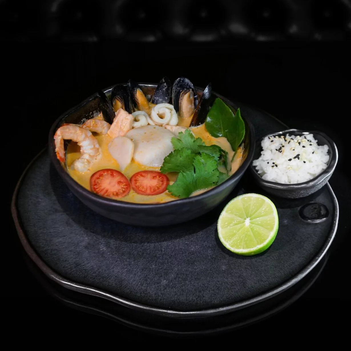Том Ям с кокосовым молоком в лаунж Tangiers Lounge Pokrovka
