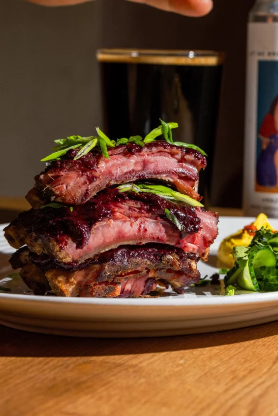 Возможно, лучшие рёбра в городе в ресторан Pastrama Mama