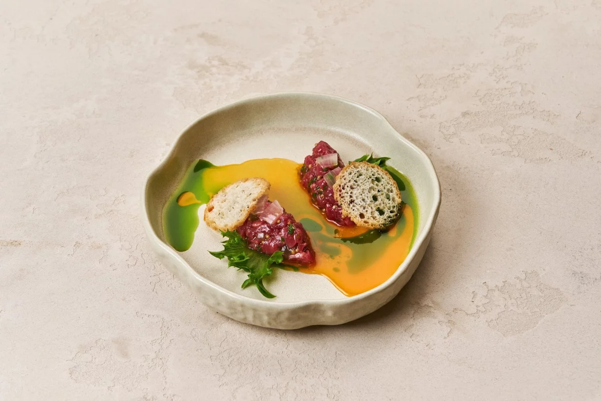 Тартар из мраморной говядины в кафе Bistrot 44