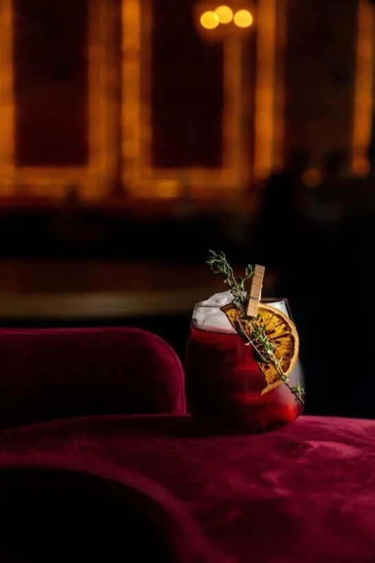 Твёрдый характер в бар Lounge Room