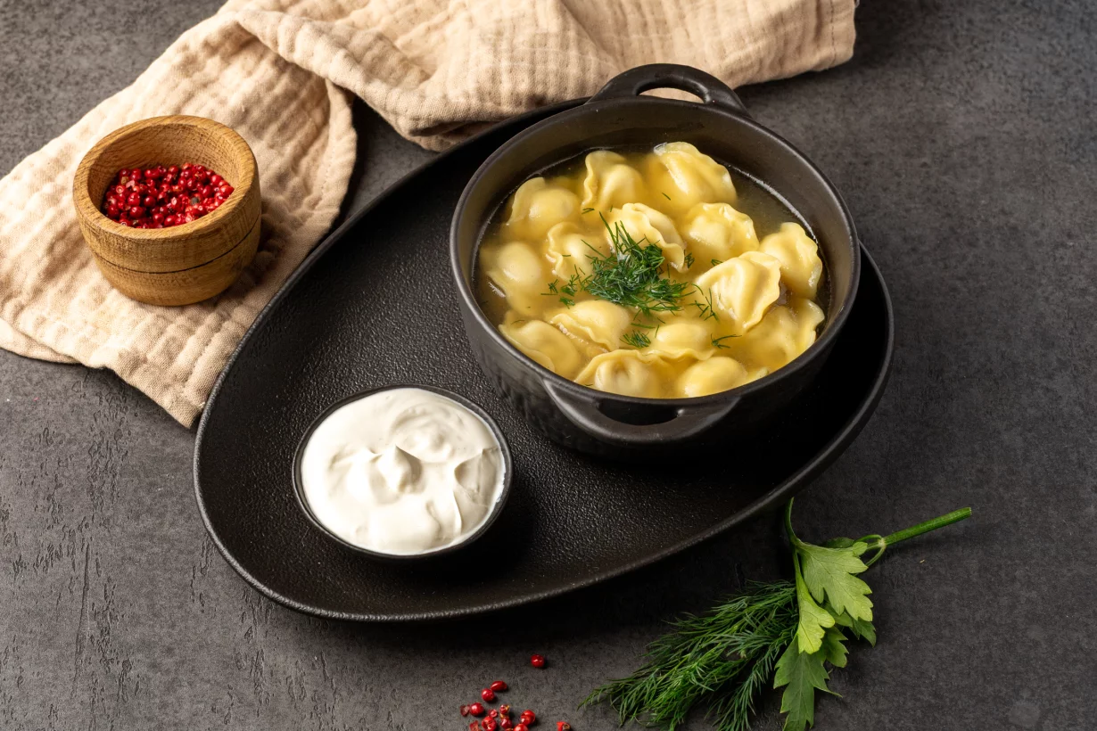 Пельмени с бульоном в бар Друзья
