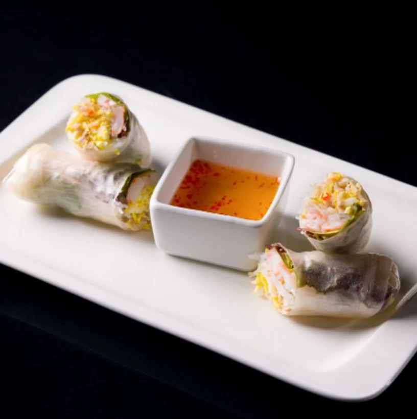 Фреш ролл из рисовой бумаги с курицей, креветкой и фунчозой в ресторан Mandarin