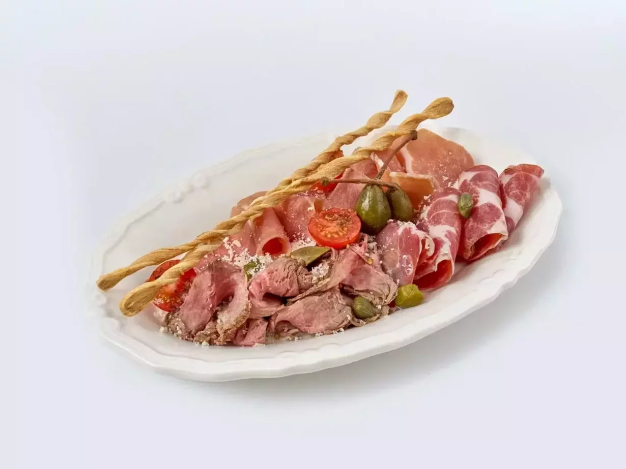 Мясная нарезка в гастробар Лафит