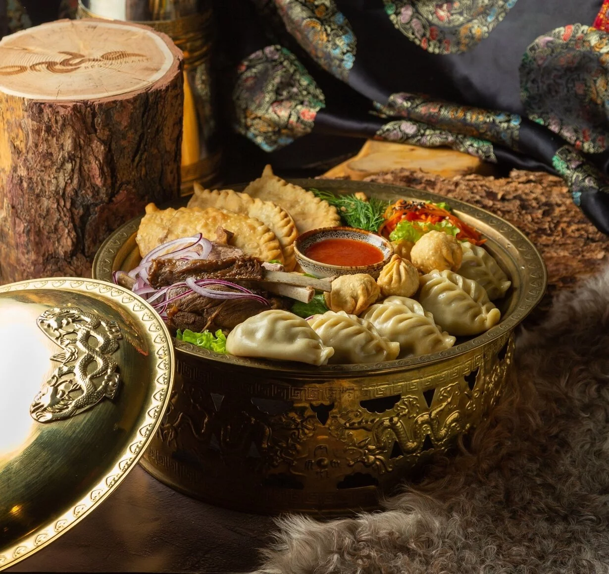 Орда (мясное ассорти национальных блюд (ребра бараньи, хушууры, буузы с бараниной, банш) в ресторан Orda