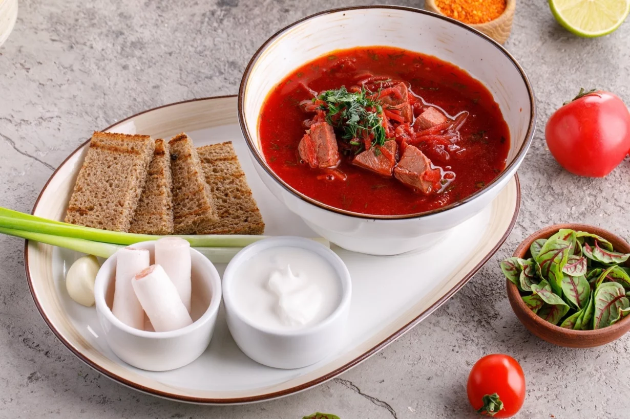 Традиционный борщ в ресторан Вкусновица