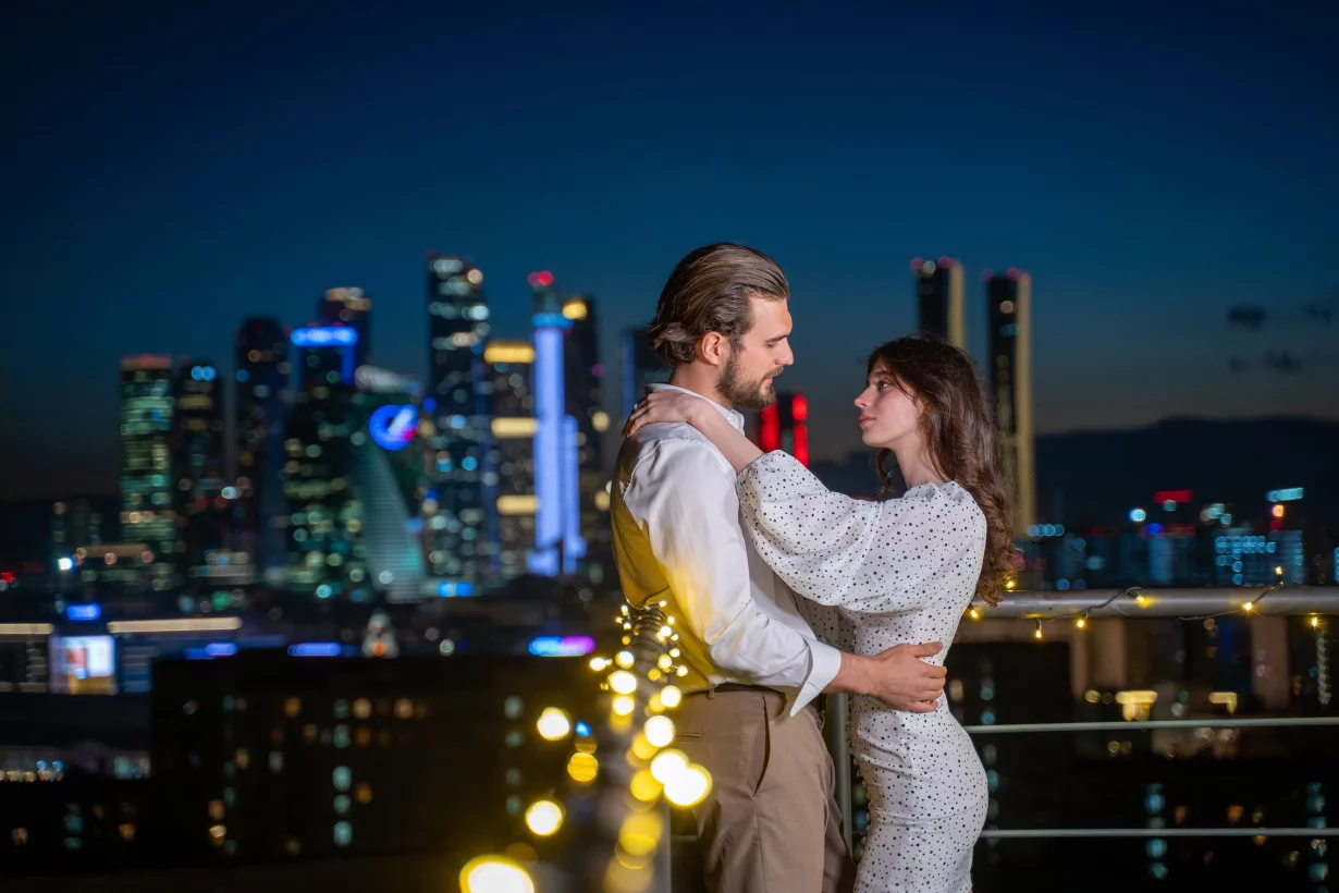 Интерьер/Экстерьер/Банкетная зона/Бар/Стол для двоих/Вход/Главный зал/Lounge зона лофт One Love фото