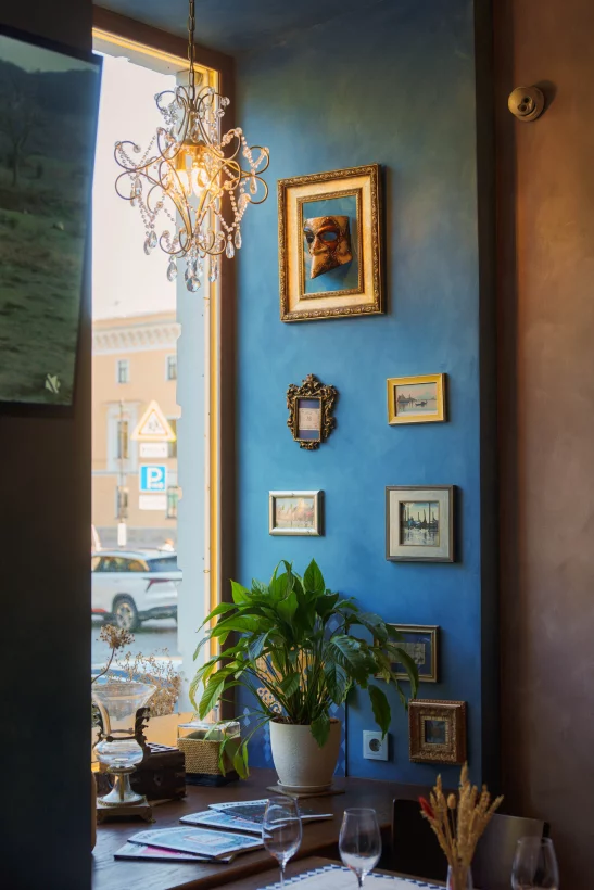 Интерьер/Экстерьер/Банкетная зона/Бар/Стол для двоих/Вход/Главный зал/Lounge зона ресторан Sapori di Italia фото