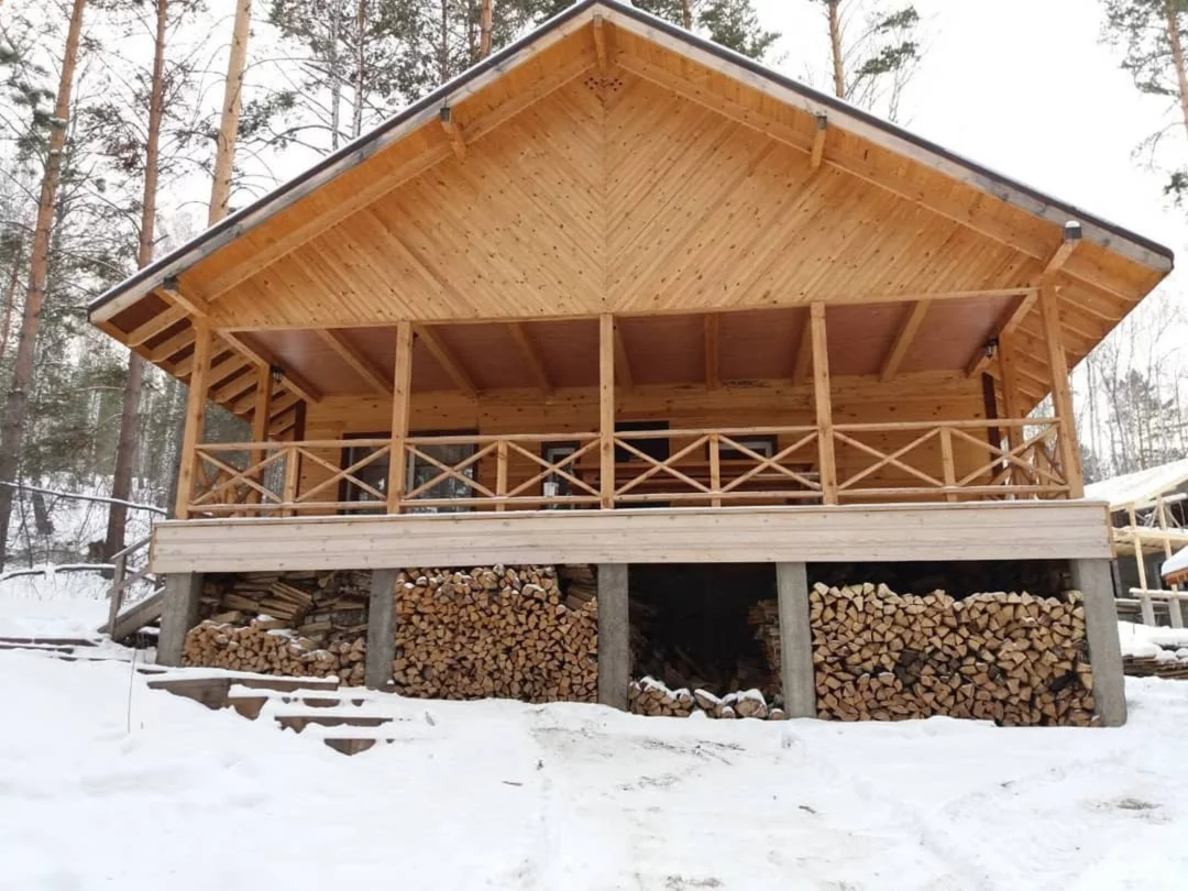 Интерьер/Экстерьер/Банкетная зона/Бар/Стол для двоих/Вход/Главный зал/Lounge зона кафе Поросячий рай фото