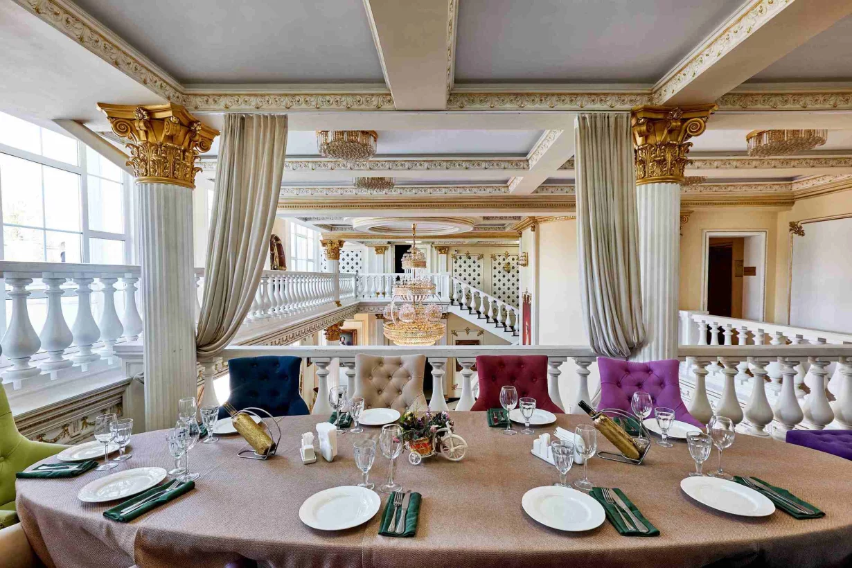 Интерьер/Экстерьер/Банкетная зона/Бар/Стол для двоих/Вход/Главный зал/Lounge зона банкетный зал Внуково Вилладж фото