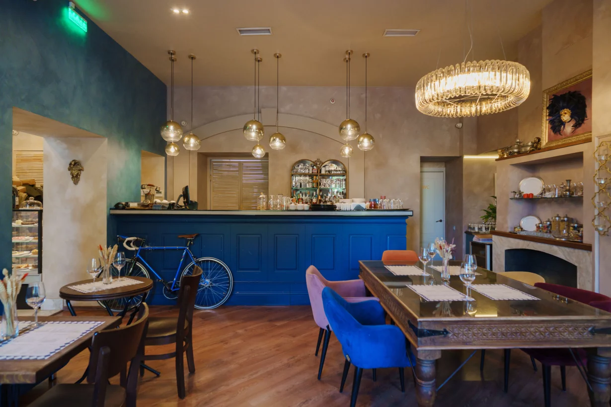 Интерьер/Экстерьер/Банкетная зона/Бар/Стол для двоих/Вход/Главный зал/Lounge зона ресторан Sapori di Italia фото