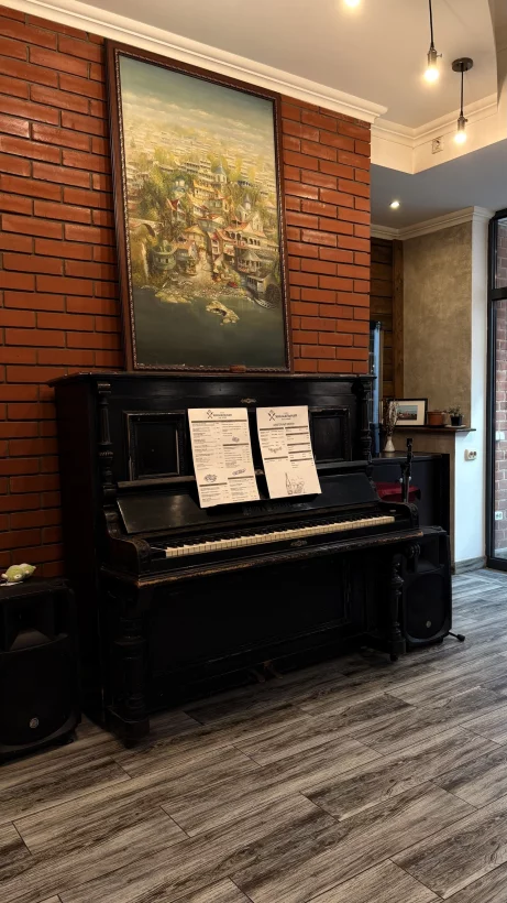 Интерьер/Экстерьер/Банкетная зона/Бар/Стол для двоих/Вход/Главный зал/Lounge зона ресторан Хинкальная на Арме фото