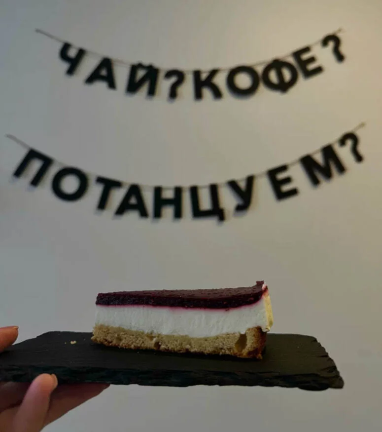 Интерьер/Экстерьер/Банкетная зона/Бар/Стол для двоих/Вход/Главный зал/Lounge зона кофейня Alex Coffee фото