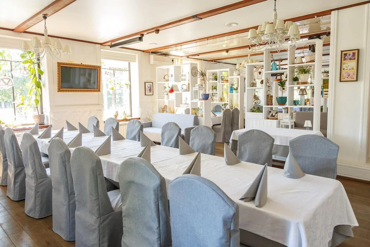 Банкетный зал ресторана Винтаж (Vintage) на проспекте Энгельса - ТоМесто Санкт-П