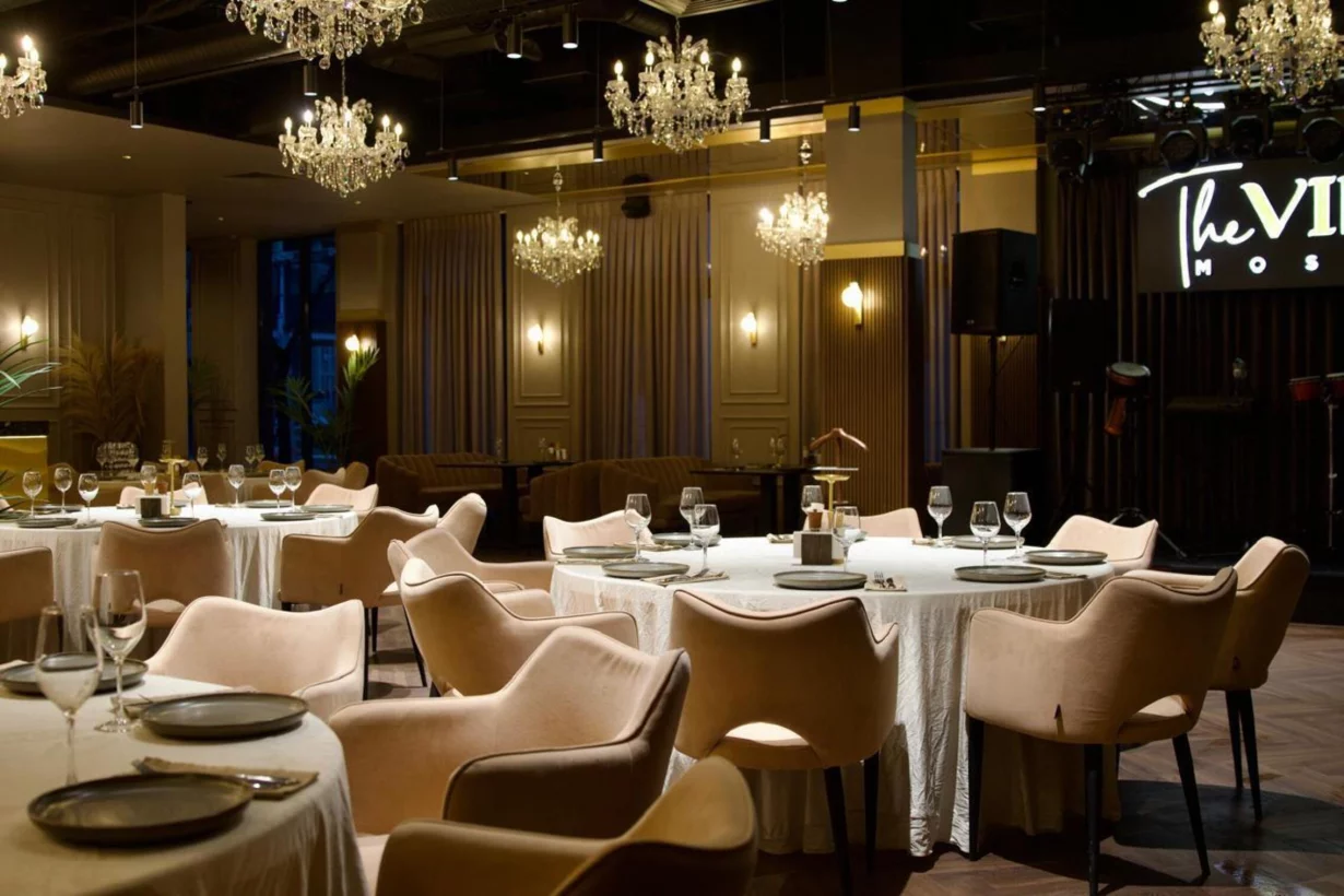 Интерьер/Экстерьер/Банкетная зона/Бар/Стол для двоих/Вход/Главный зал/Lounge зона ресторан The Villa фото