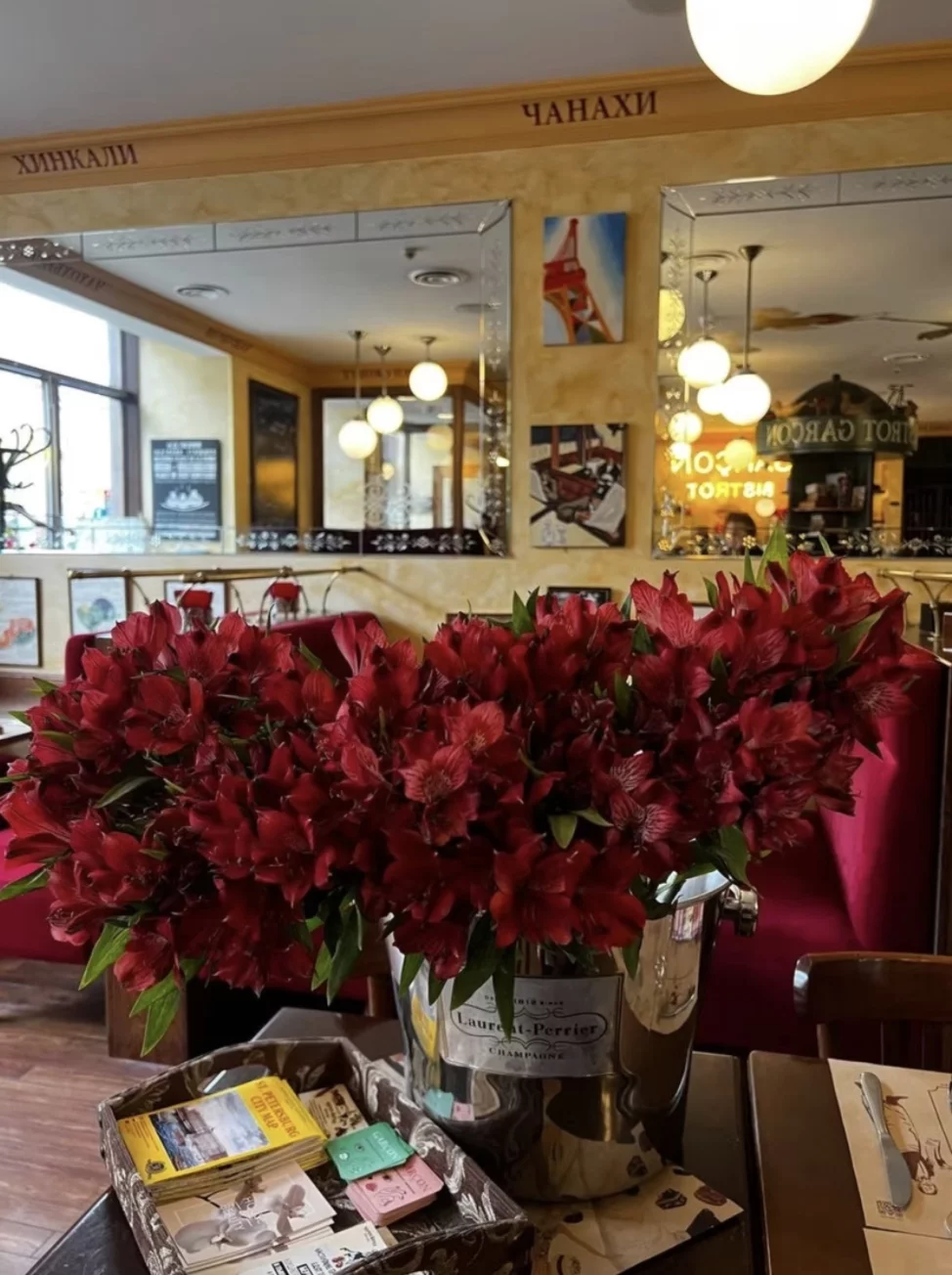 Интерьер/Экстерьер/Банкетная зона/Бар/Стол для двоих/Вход/Главный зал/Lounge зона ресторан Bistrot Garçon фото