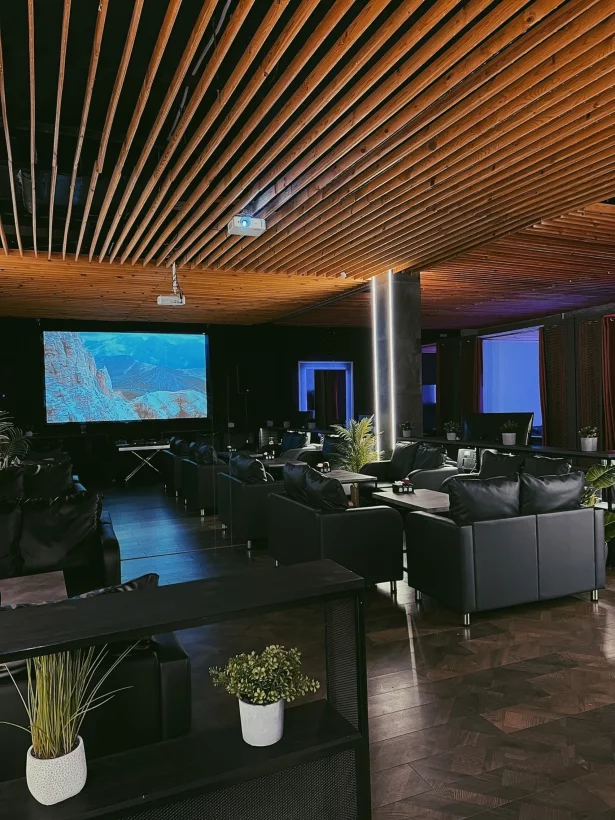 Интерьер/Экстерьер/Банкетная зона/Бар/Стол для двоих/Вход/Главный зал/Lounge зона кальянная Dubai Lounge фото