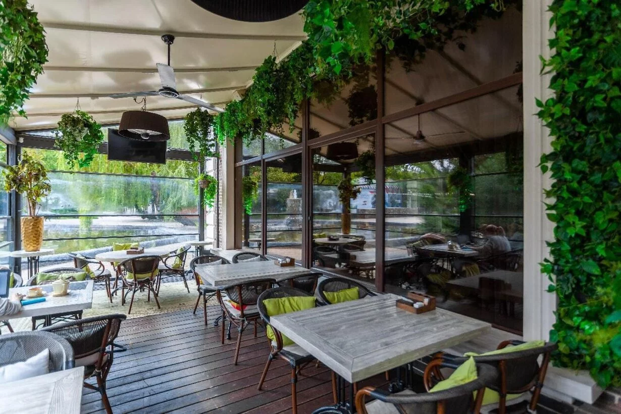 Интерьер/Экстерьер/Банкетная зона/Бар/Стол для двоих/Вход/Главный зал/Lounge зона ресторан ГорPark фото