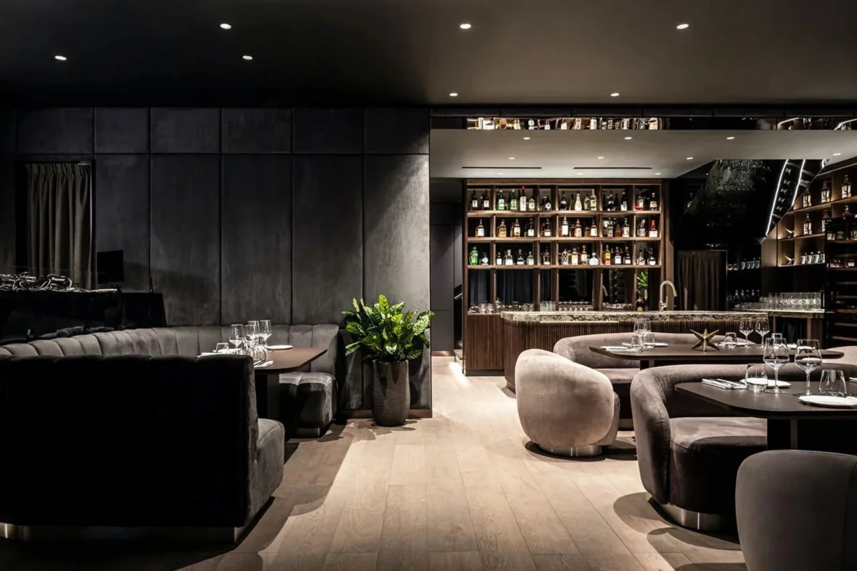 Интерьер/Экстерьер/Банкетная зона/Бар/Стол для двоих/Вход/Главный зал/Lounge зона ресторан Hide фото