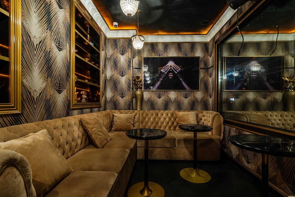 Интерьер/Экстерьер/Банкетная зона/Бар/Стол для двоих/Вход/Главный зал/Lounge зона клуб Project фото