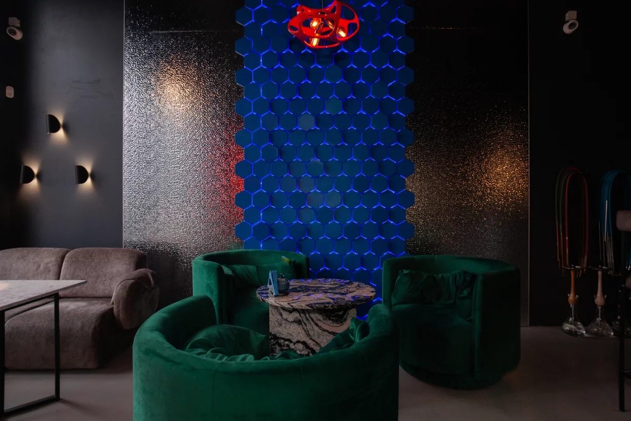 Интерьер/Экстерьер/Банкетная зона/Бар/Стол для двоих/Вход/Главный зал/Lounge зона кальянная HookahPlace Comunity фото