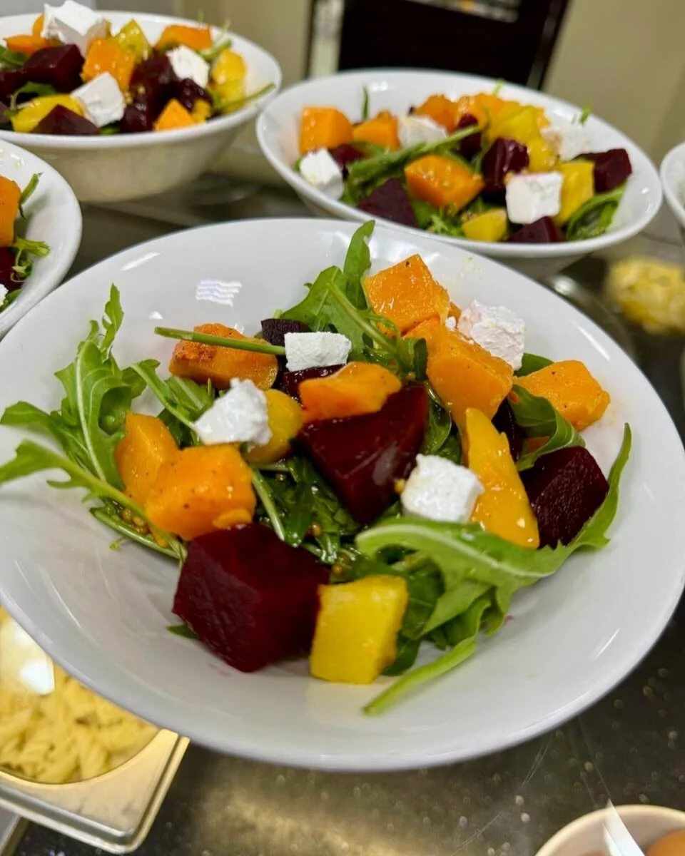 Интерьер/Экстерьер/Банкетная зона/Бар/Стол для двоих/Вход/Главный зал/Lounge зона кафе Территория еды фото