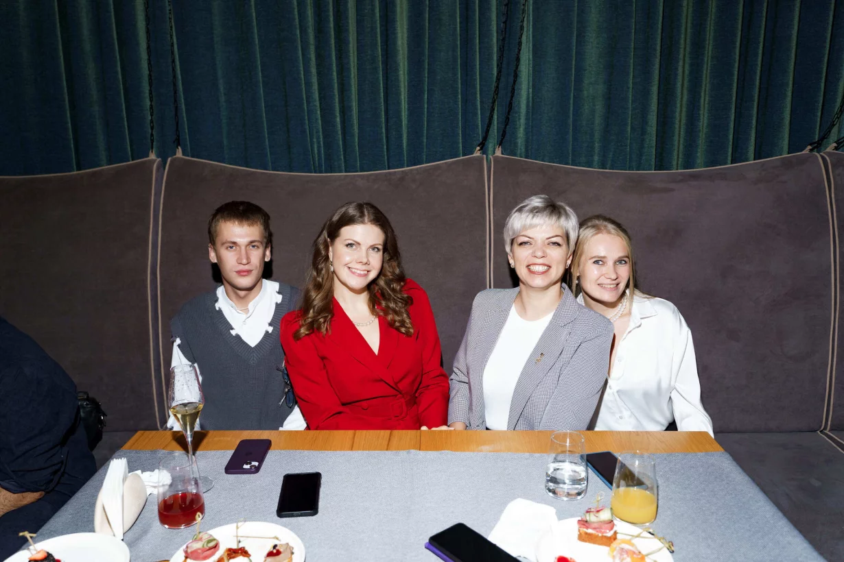 Интерьер/Экстерьер/Банкетная зона/Бар/Стол для двоих/Вход/Главный зал/Lounge зона бар Wine Story фото