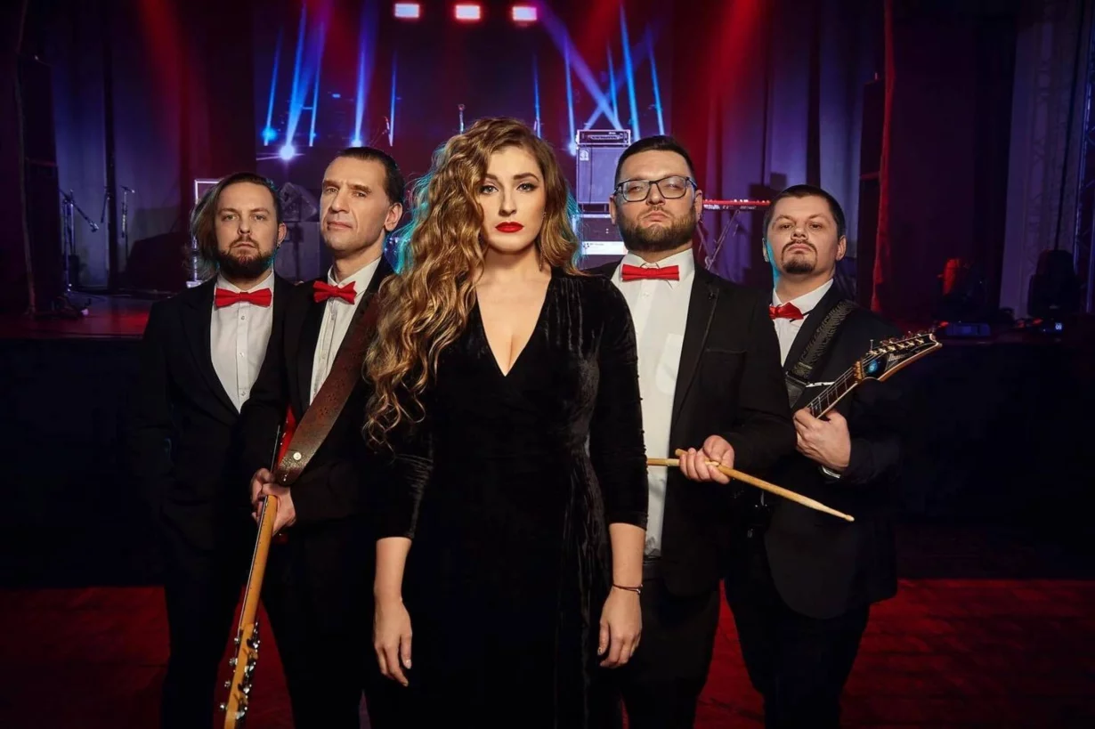 Интерьер/Экстерьер/Банкетная зона/Бар/Стол для двоих/Вход/Главный зал/Lounge зона караоке-клуб Мариус фото