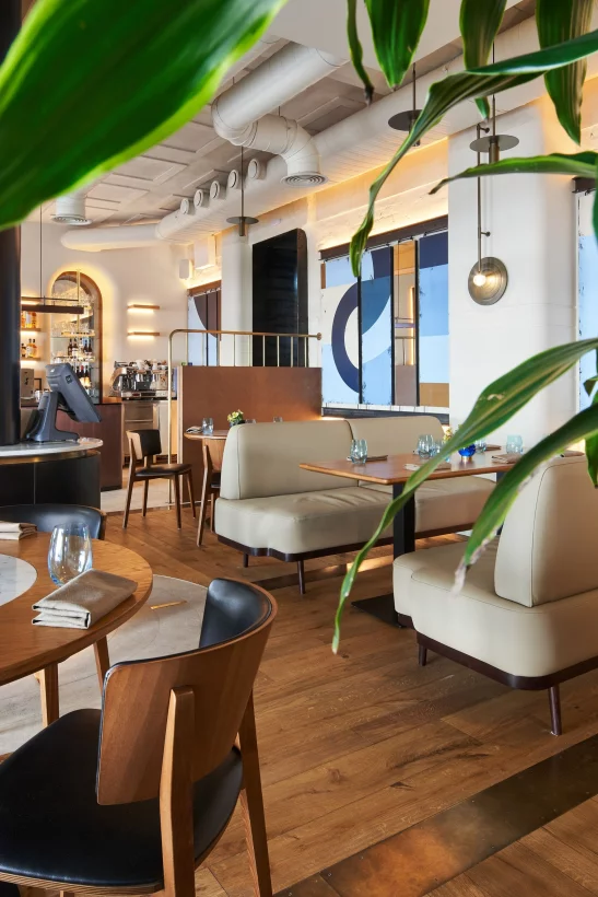 Интерьер/Экстерьер/Банкетная зона/Бар/Стол для двоих/Вход/Главный зал/Lounge зона ресторан Sixty Four фото