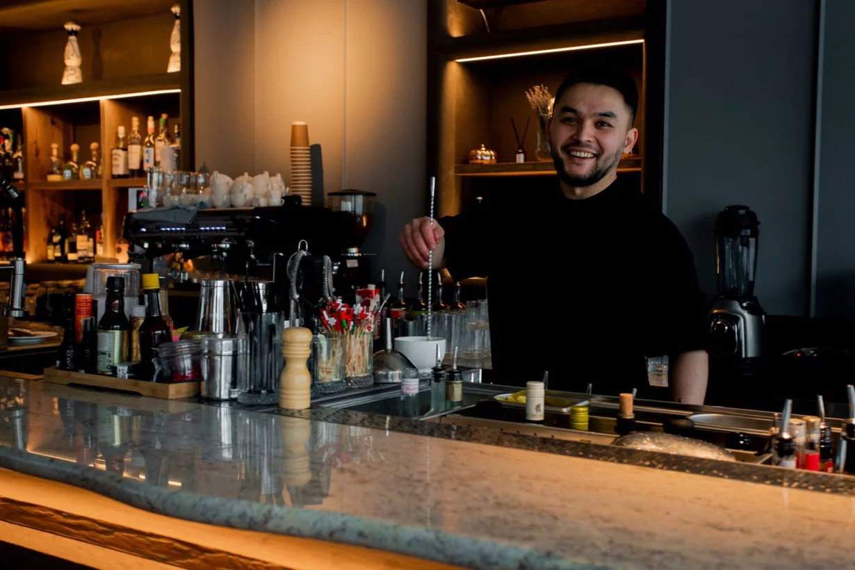 Интерьер/Экстерьер/Банкетная зона/Бар/Стол для двоих/Вход/Главный зал/Lounge зона ресторан Берег фото